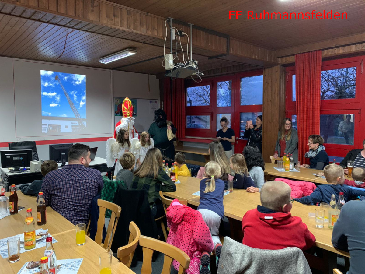 Kinderfeuerwehr feiert Weihnachten