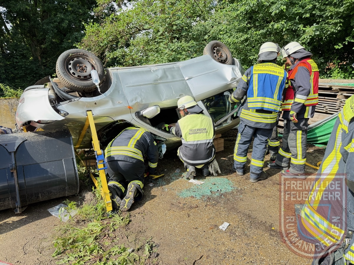 Einsatzübung der Feuerwehr Ruhmannsfelden mit HVO Ruhmannsfelden Einsatzübung der Feuerwehr Ruhmannsfelden mit HVO Ruhmannsfelden